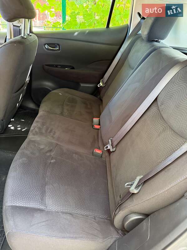 Хетчбек Nissan Leaf 2016 в Дніпрі