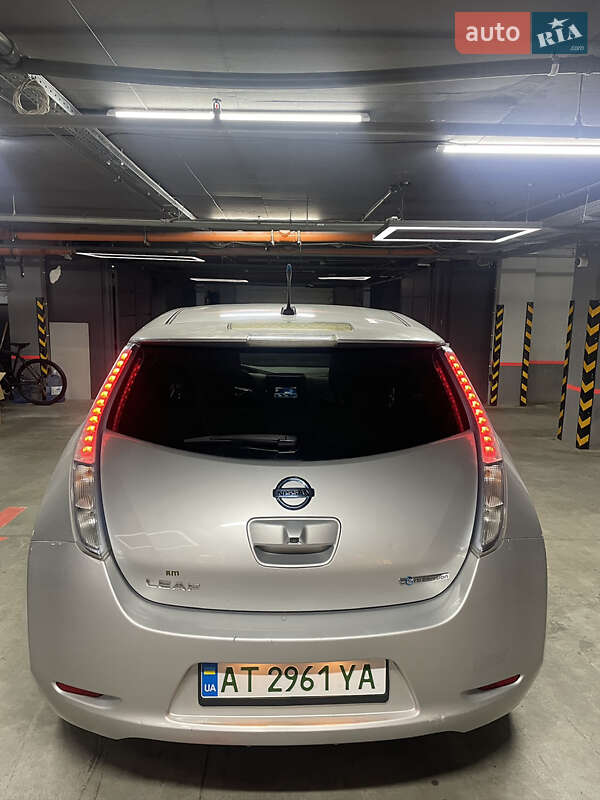 Хэтчбек Nissan Leaf 2011 в Ивано-Франковске