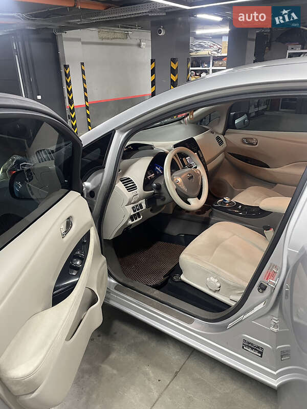Хэтчбек Nissan Leaf 2011 в Ивано-Франковске