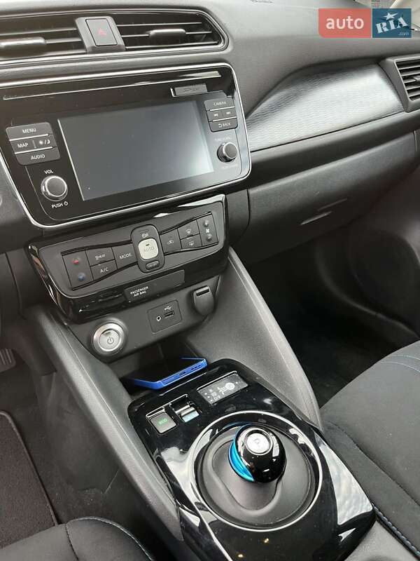 Хетчбек Nissan Leaf 2018 в Кам'янець-Подільському