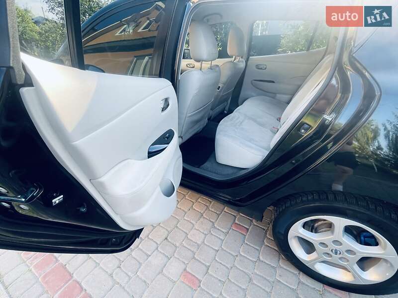Хетчбек Nissan Leaf 2012 в Любомлі