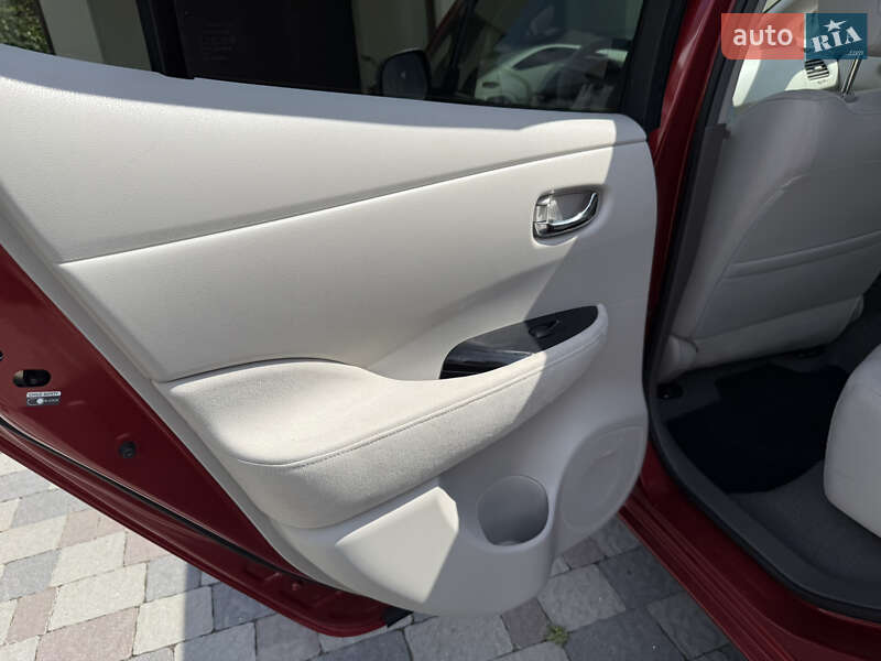 Хетчбек Nissan Leaf 2012 в Івано-Франківську