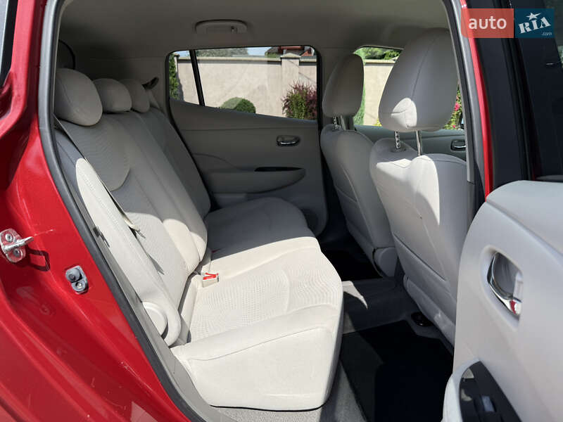 Хетчбек Nissan Leaf 2012 в Івано-Франківську