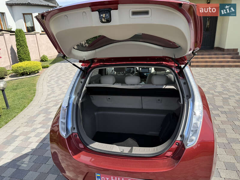 Хетчбек Nissan Leaf 2012 в Івано-Франківську