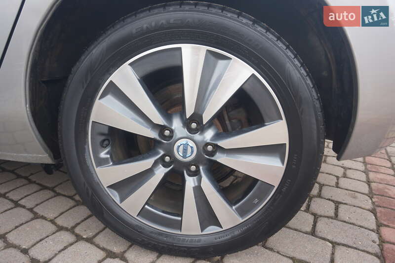 Хетчбек Nissan Leaf 2014 в Самборі