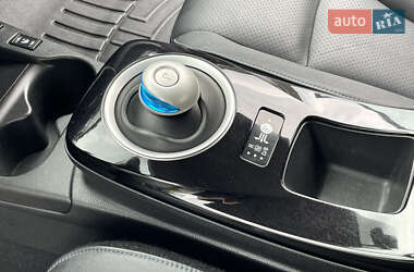 Хэтчбек Nissan Leaf 2015 в 