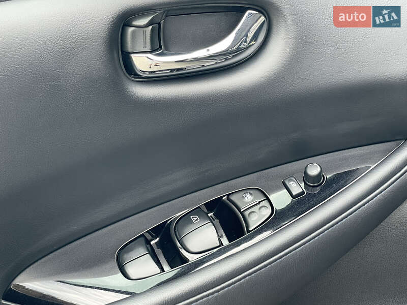 Хэтчбек Nissan Leaf 2015 в Ровно
