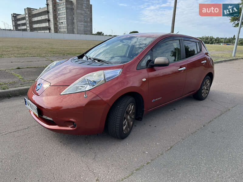 Хэтчбек Nissan Leaf 2015 в Киеве