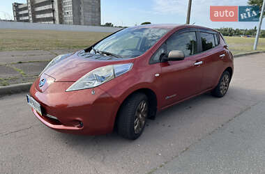 Хэтчбек Nissan Leaf 2015 в 