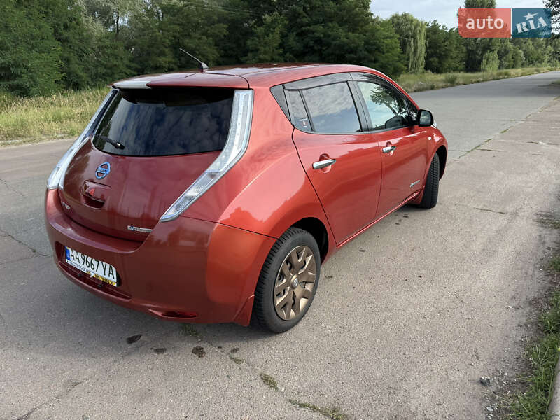 Хэтчбек Nissan Leaf 2015 в Киеве