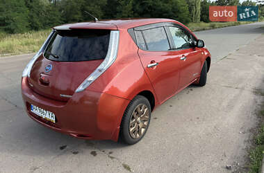 Хэтчбек Nissan Leaf 2015 в 