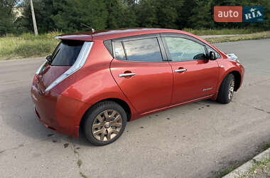 Хэтчбек Nissan Leaf 2015 в 