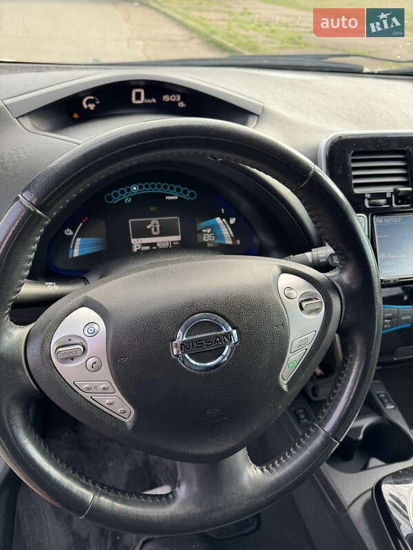 Хэтчбек Nissan Leaf 2015 в Киеве