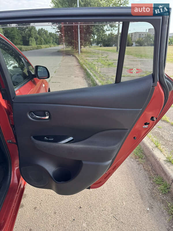 Хэтчбек Nissan Leaf 2015 в Киеве