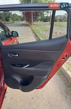 Хэтчбек Nissan Leaf 2015 в 