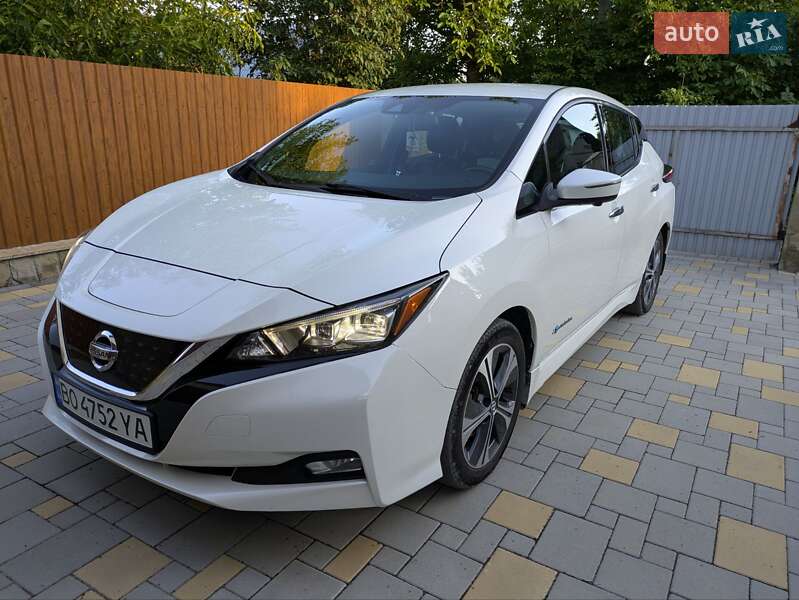 Хэтчбек Nissan Leaf 2018 в 