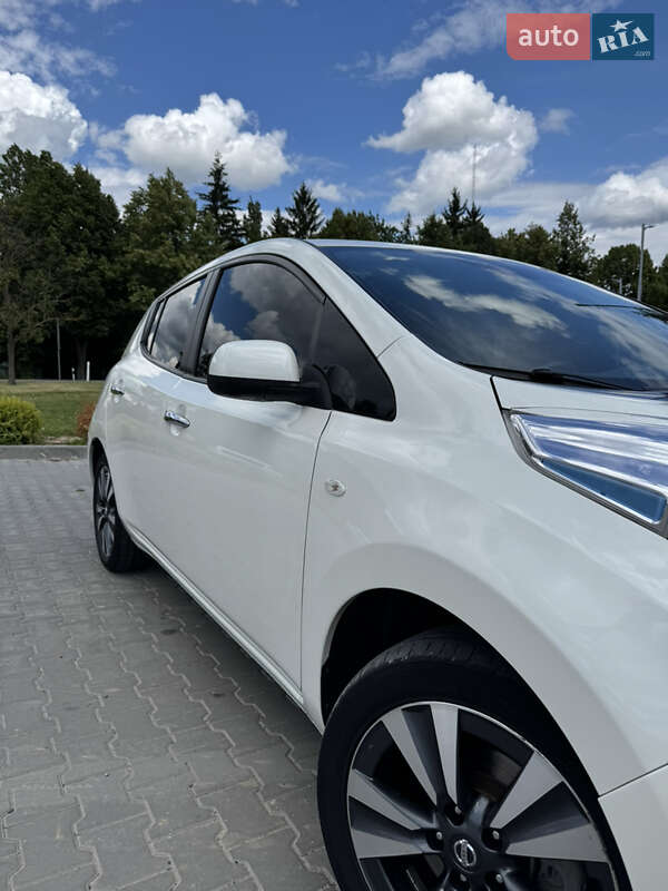 Хэтчбек Nissan Leaf 2017 в Луцке