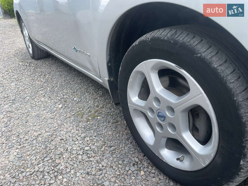 Хэтчбек Nissan Leaf 2013 в Львове