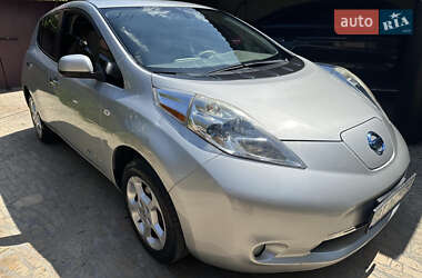 Хэтчбек Nissan Leaf 2011 в 