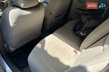 Хэтчбек Nissan Leaf 2011 в 