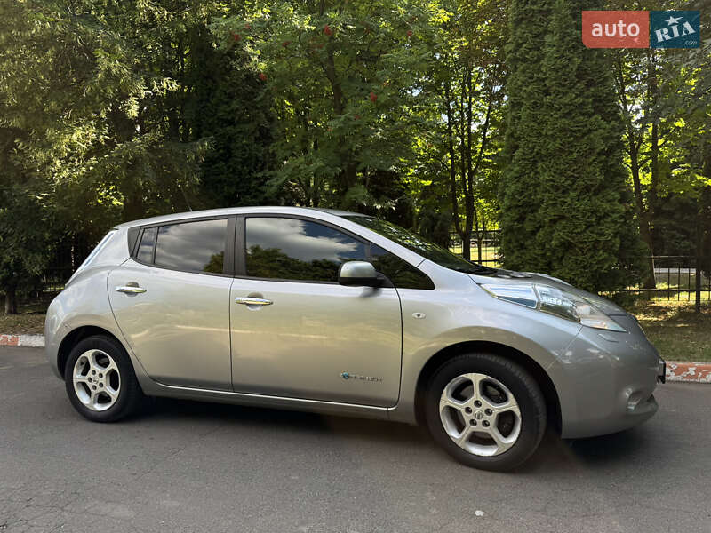 Хетчбек Nissan Leaf 2016 в Гатне