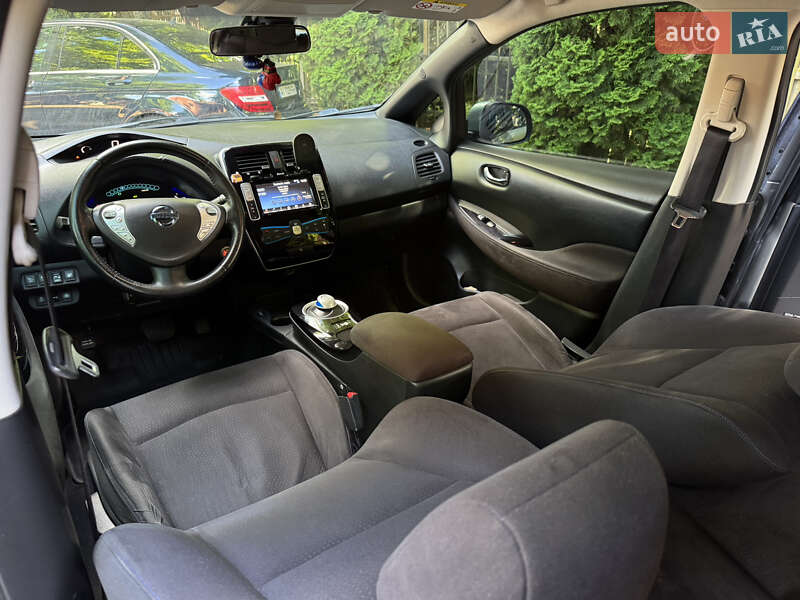 Хетчбек Nissan Leaf 2016 в Гатне