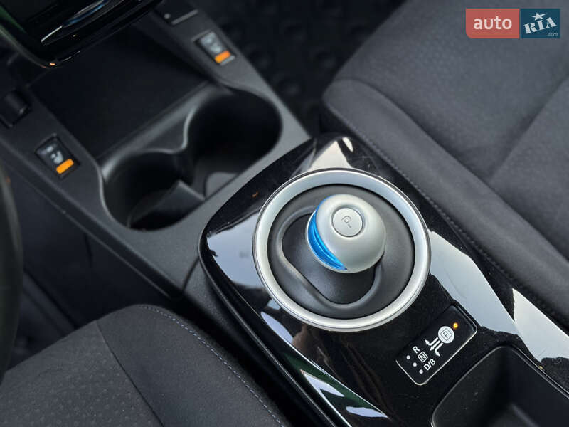 Хэтчбек Nissan Leaf 2015 в Луцке