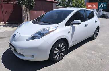 Хэтчбек Nissan Leaf 2016 в 