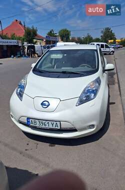 Хэтчбек Nissan Leaf 2011 в Погребище