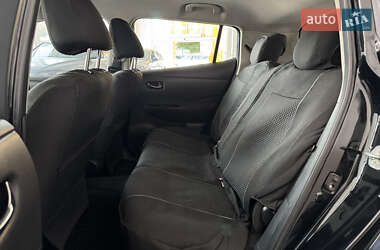 Хэтчбек Nissan Leaf 2013 в 