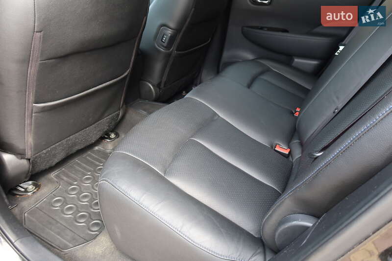 Хэтчбек Nissan Leaf 2013 в Самборе