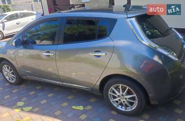 Хетчбек Nissan Leaf 2015 в 