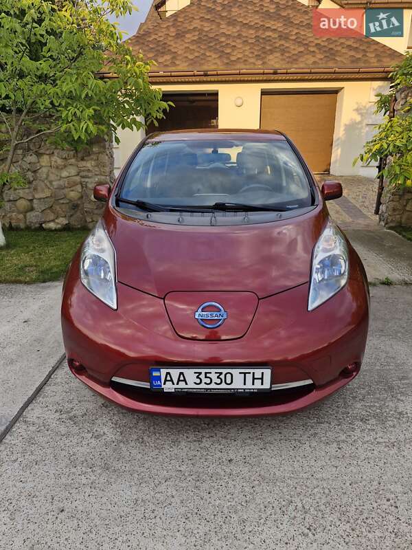 Хэтчбек Nissan Leaf 2013 в Киеве