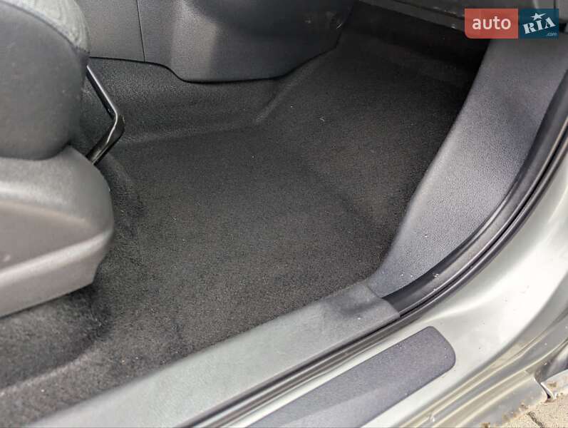 Хэтчбек Nissan Leaf 2013 в Дрогобыче