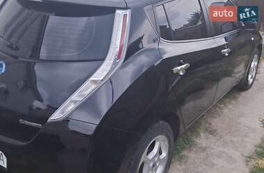Хэтчбек Nissan Leaf 2011 в 