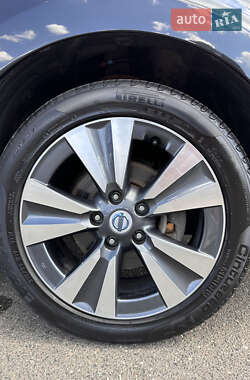 Хэтчбек Nissan Leaf 2014 в 