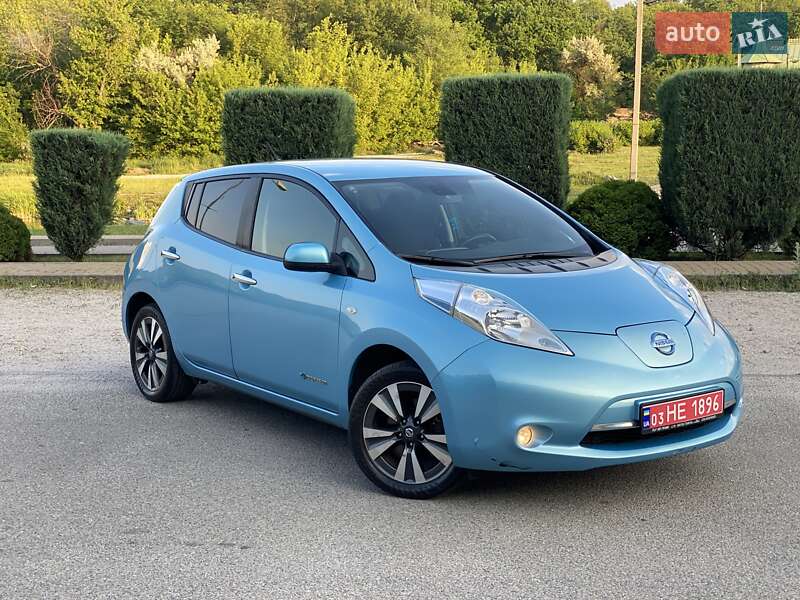 Хетчбек Nissan Leaf 2014 в 