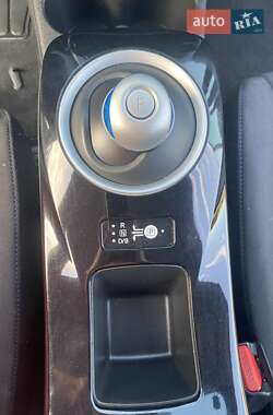 Хетчбек Nissan Leaf 2014 в 