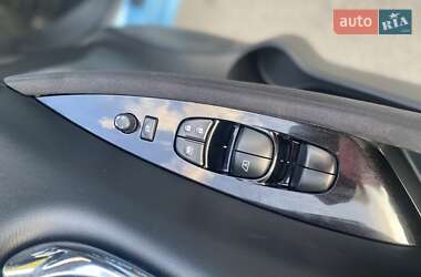 Хетчбек Nissan Leaf 2014 в 