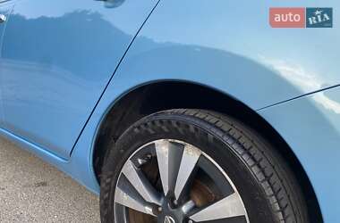 Хетчбек Nissan Leaf 2014 в 