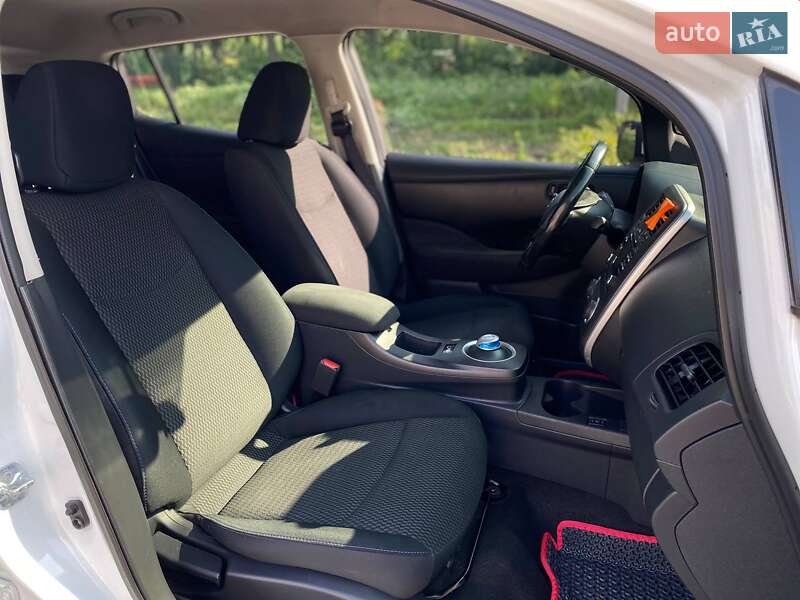 Хетчбек Nissan Leaf 2013 в Києві