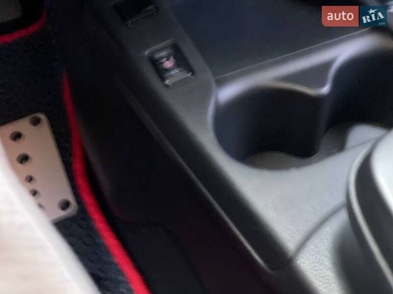 Хетчбек Nissan Leaf 2013 в Києві