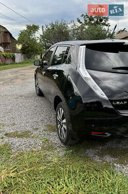 Хэтчбек Nissan Leaf 2013 в 