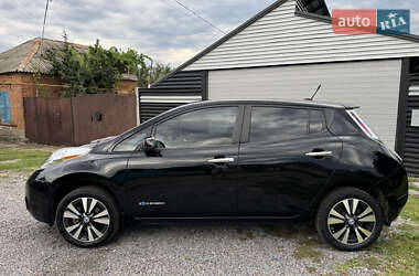 Хэтчбек Nissan Leaf 2013 в 
