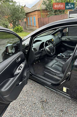 Хэтчбек Nissan Leaf 2013 в 