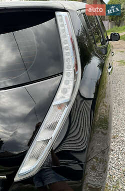 Хэтчбек Nissan Leaf 2013 в 