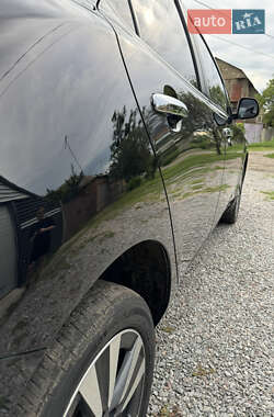 Хэтчбек Nissan Leaf 2013 в 