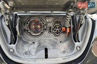 Хэтчбек Nissan Leaf 2013 в 