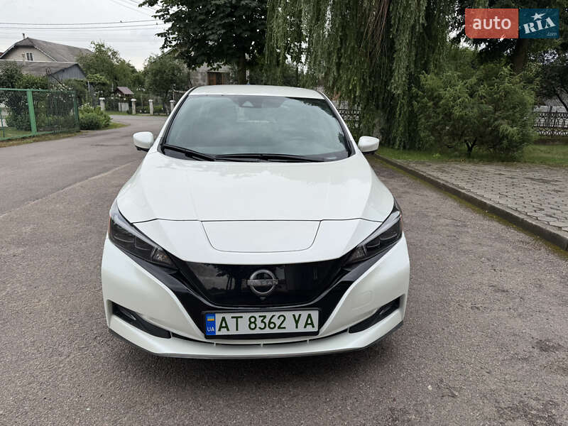 Хэтчбек Nissan Leaf 2023 в 