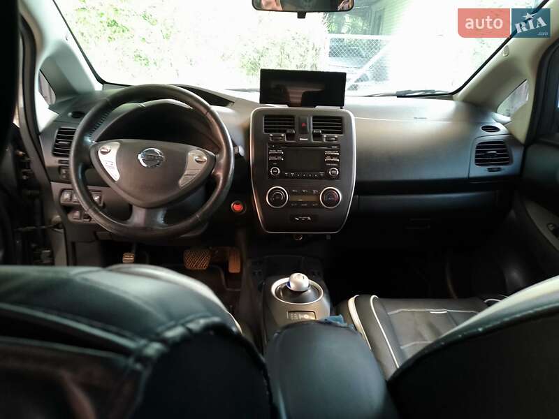 Хэтчбек Nissan Leaf 2015 в Днепре